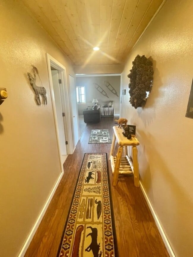 Building Photo - Beautiful Lake Hatcher Home With Views of ...