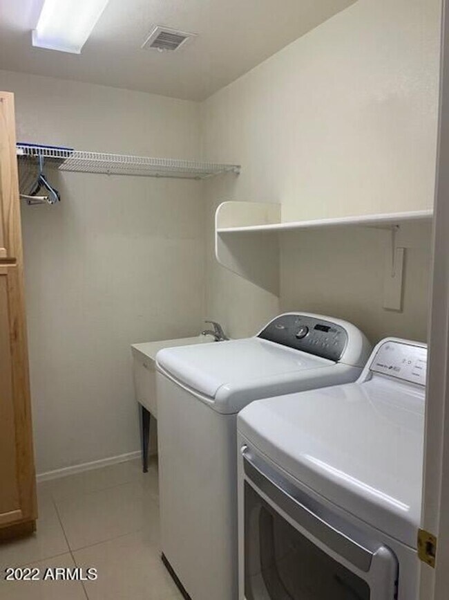 Foto del edificio - 4911 W WAHALLA LN