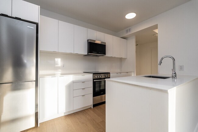 Photo du bâtiment - 111 Lawton Blvd