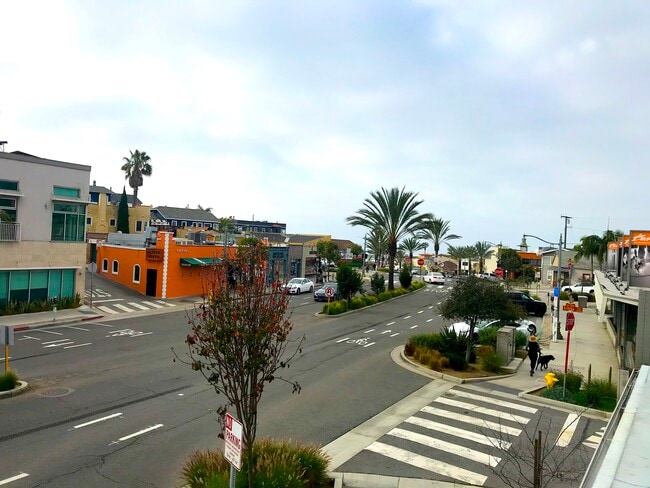 Views Overlooking Pier Ave - 321 Pier Ave