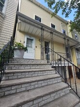 Building Photo - 216 Hutton St