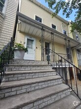 Building Photo - 216 Hutton St