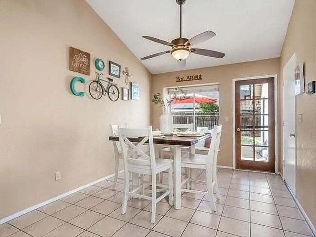 Building Photo - 178 N Magnolia Ave