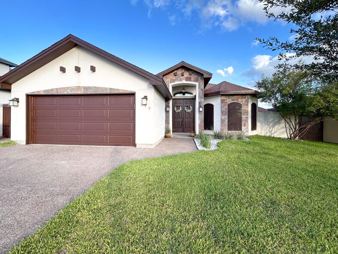 Primary Photo - 219 Desert Palm Dr