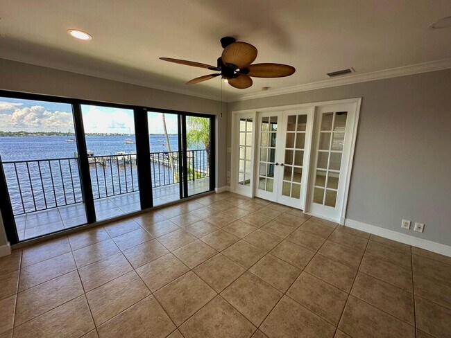 Foto del edificio - 624 SW St Lucie Crescent
