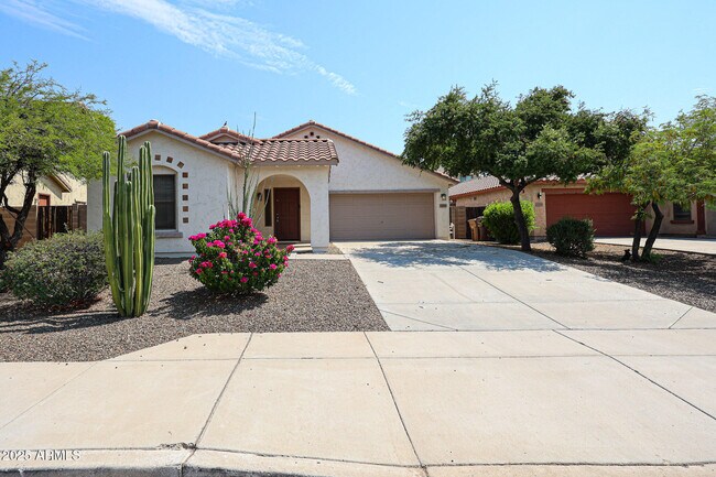 Foto del edificio - 12848 W Desert Mirage Dr