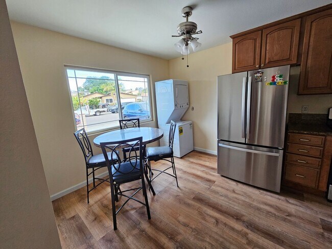 Foto del edificio - Charming 4-Bedroom Single-Family Home in S...