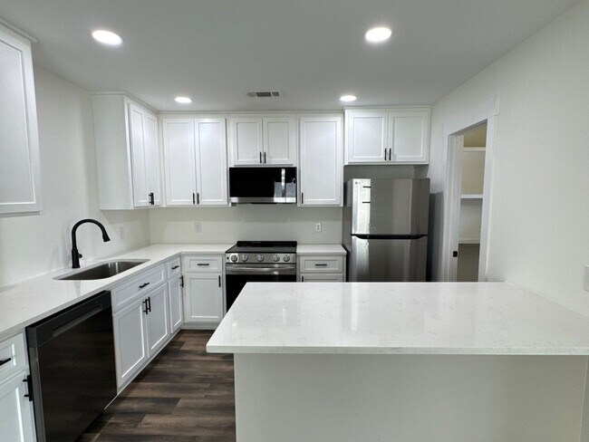 Building Photo - 135 Edgewood St