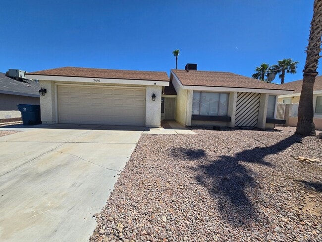 Building Photo - 4 Bedroom Single Story Home with Pool