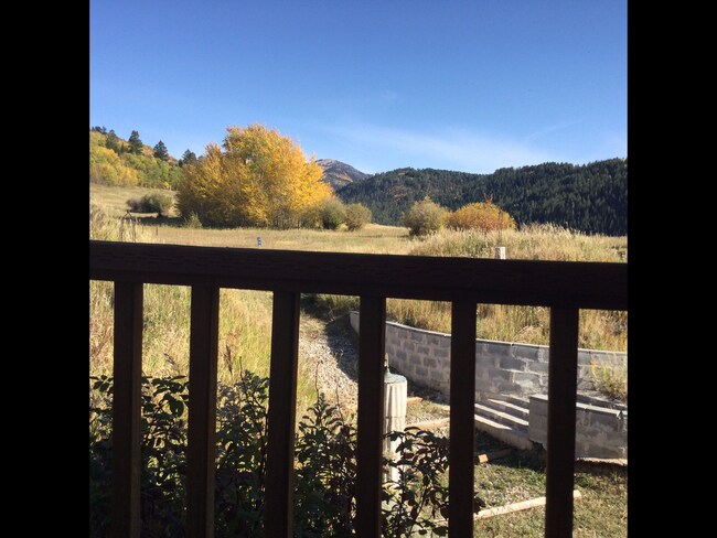 Foto del edificio - Lease Pending - Custom chalet located in an exclusive neighborhood at the base of Teton Pass