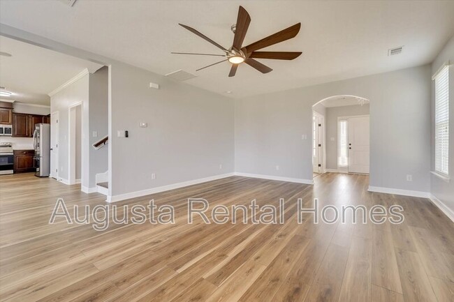 Building Photo - 1015 Rosland Cir