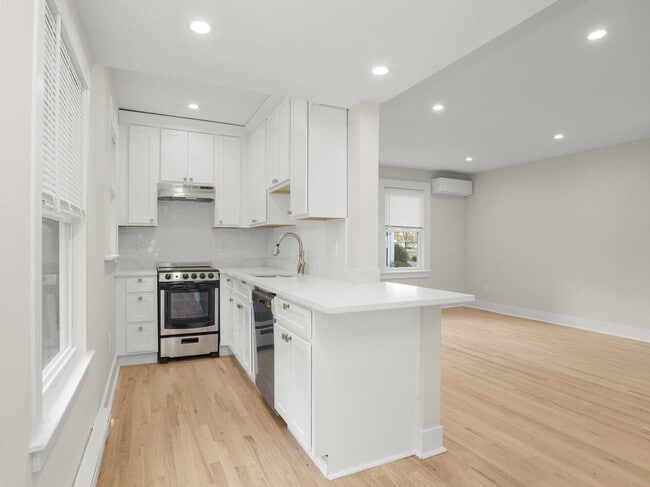 Building Photo - 21 Holcomb Ave