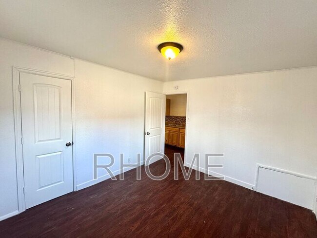 Foto del edificio - 2725-2727 S Edison St