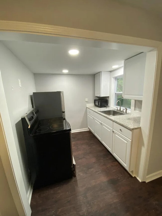 Building Photo - 606 Lester Rd