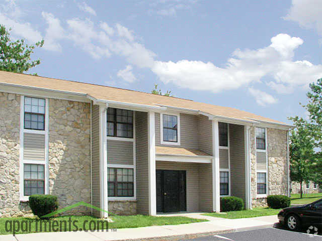 Entrada - The Court at Sandstone Apartments