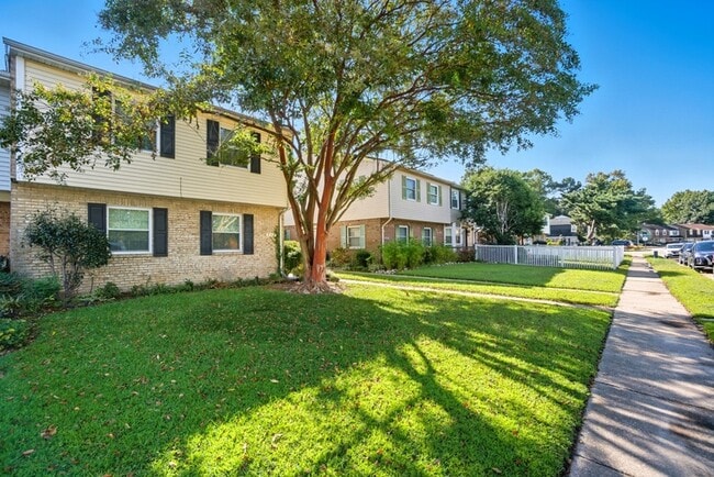 Building Photo - 712 Biltmore Dr