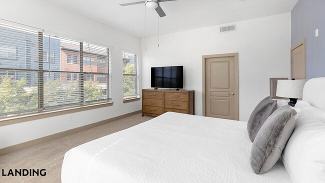 Building Photo - 5005 Galleria Dr