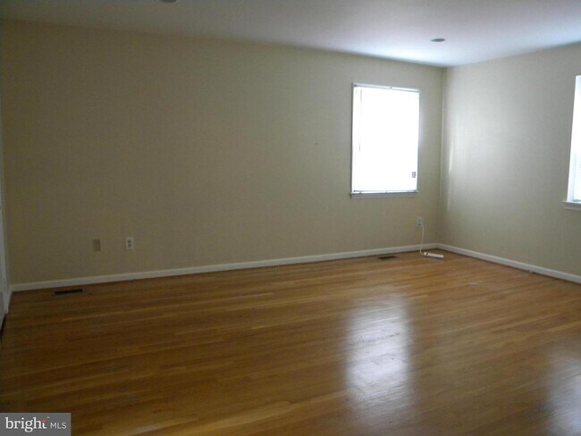 Foto del edificio - 1445 Laurel Hill Rd
