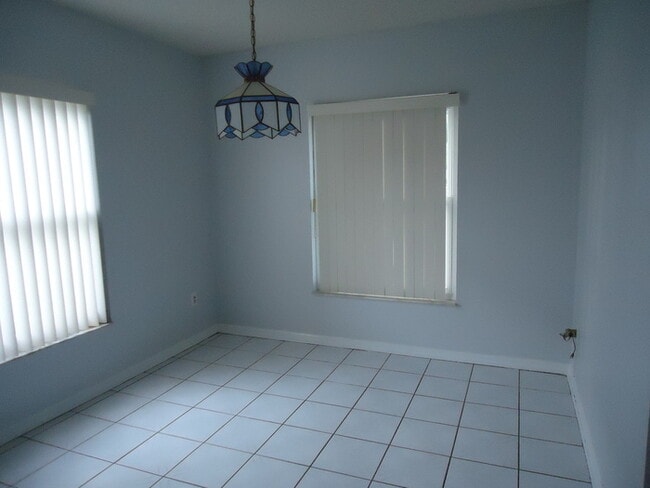 Building Photo - 1613 Little River Dr
