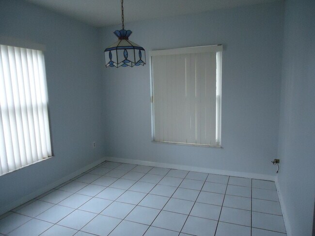 Foto del edificio - 1613 Little River Dr