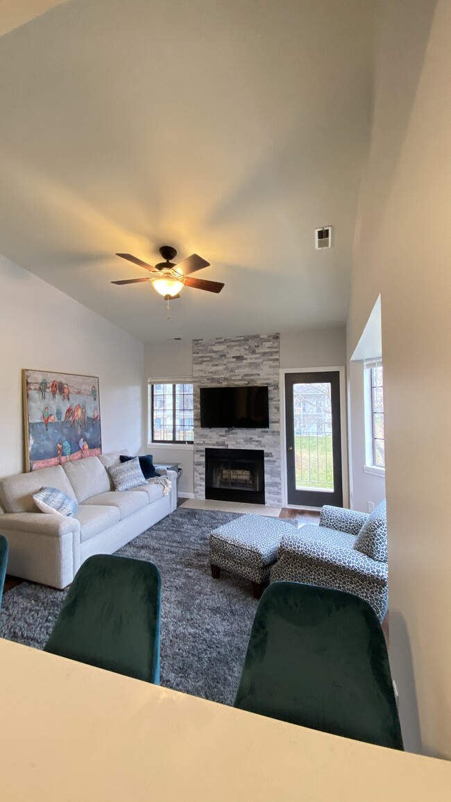 Building Photo - 621 Riverine Dr