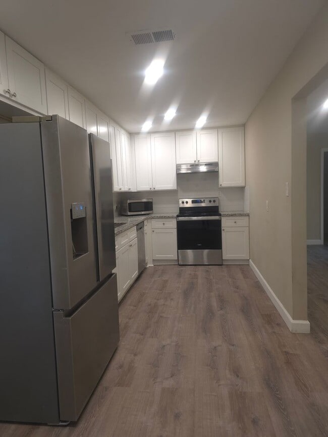 Building Photo - 3 Bed | 2.5 Bath Rental in North Lake Charles