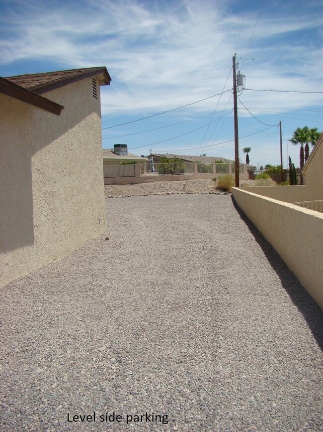 Building Photo - 3444 Bluegrass Dr