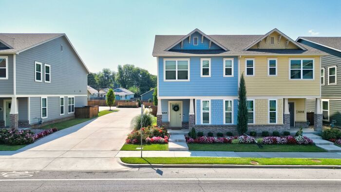 Foto principal - Spacious New Luxury 4 Bed / 2.5 Bath Townh...