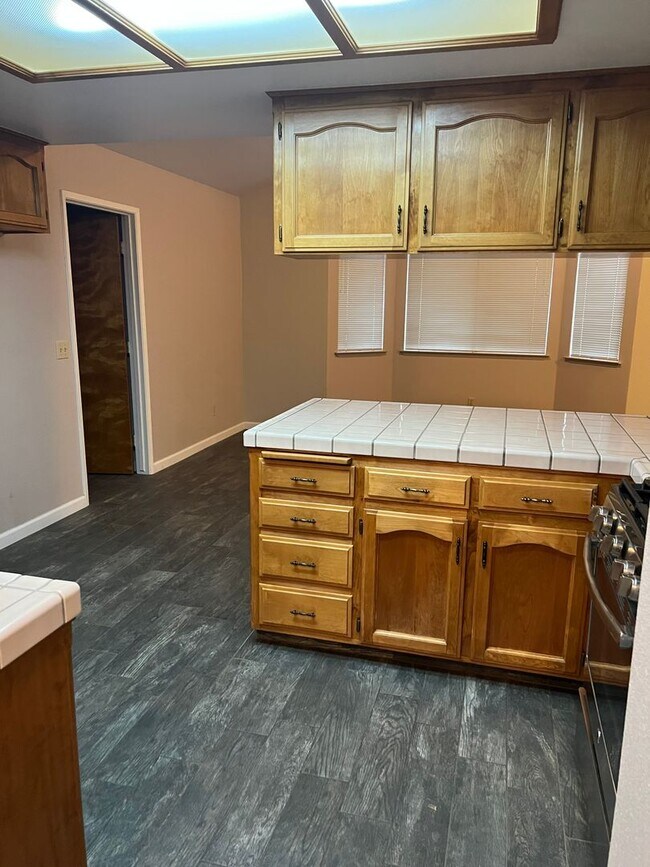 Building Photo - 576 S ARONIAN ST.-3 BEDROOM 2 BATH- TULARE