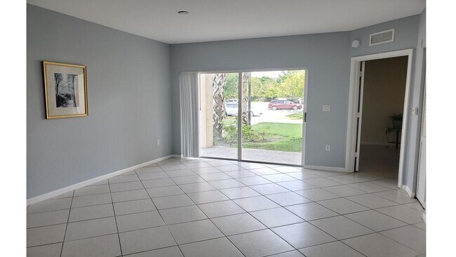 Foto del edificio - 1095 Golden Lakes Blvd