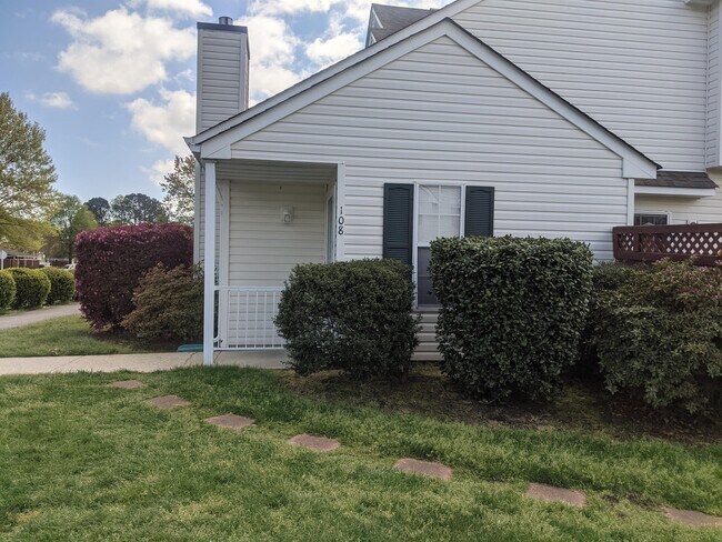 Foto del edificio - 108 Andover Ct