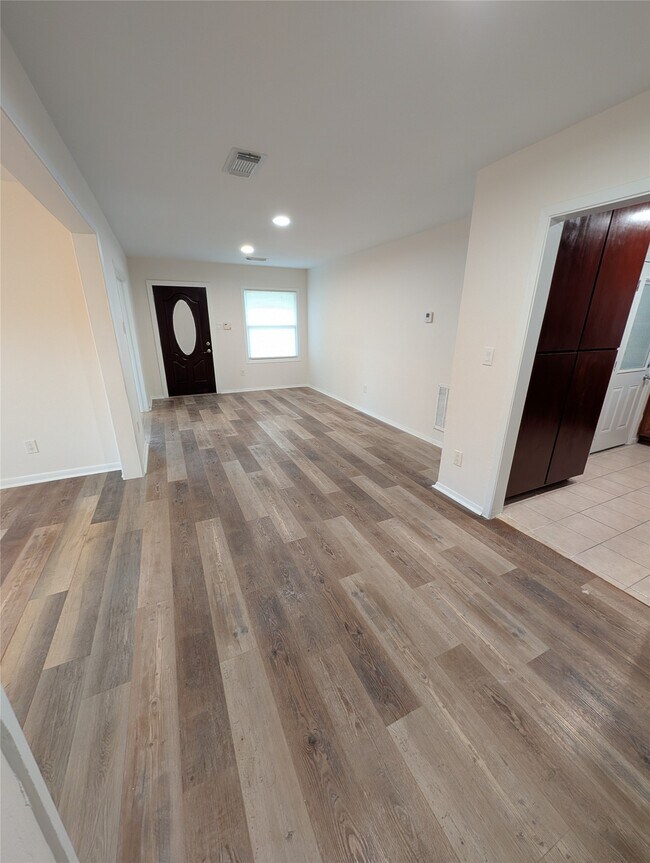 Foto del edificio - 4110 Ella Blvd