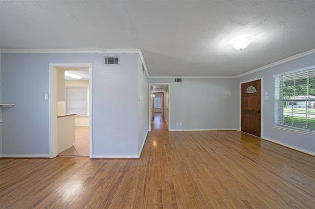 Building Photo - 302 Easton Rd