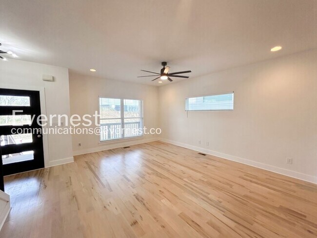 Foto del edificio - 427 Toney Rd