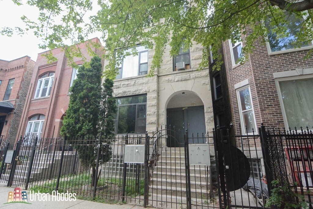 Primary Photo - 1228 N Maplewood Ave