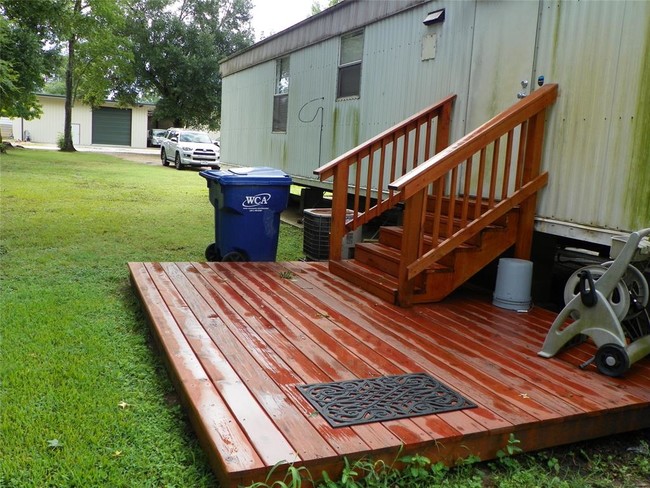 Building Photo - 33205 Lois Ln