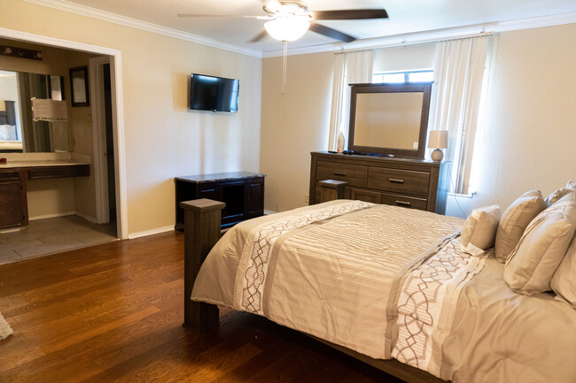 Master Bedroom - 6117 Newton Abbott Dr