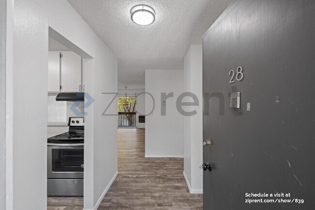 Foto del edificio - 1060 Oak Grove Rd