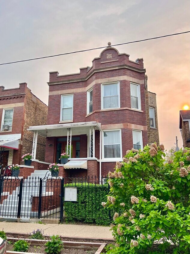 2420 N Springfield Ave Unit G, Chicago, IL 60647 Condo for Rent in
