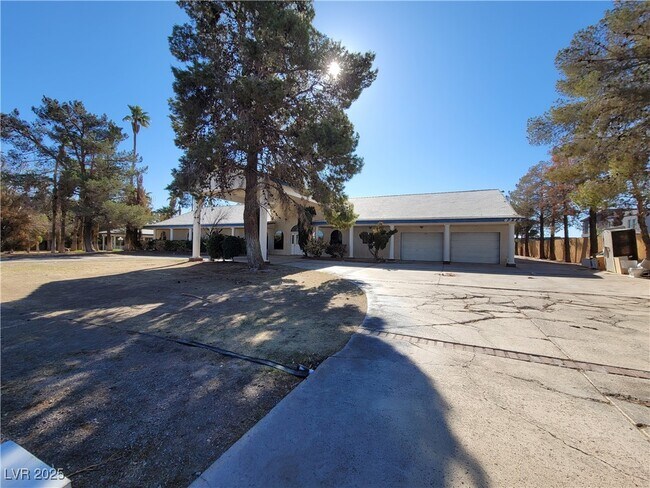 Building Photo - 6343 W Torino Ave