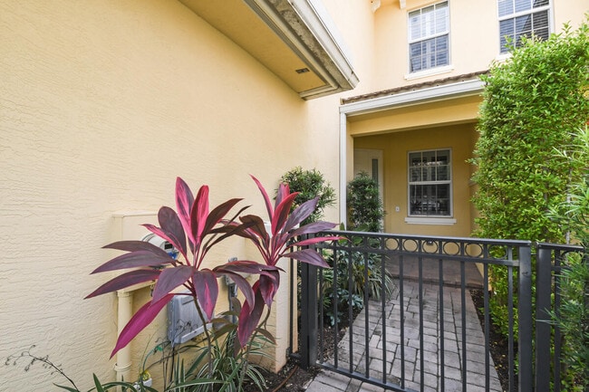 Foto del edificio - 4644 Cadiz Cir