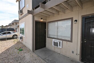 Building Photo - 3017 E Carey Ave