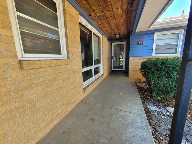Building Photo - 412 Martha Ave