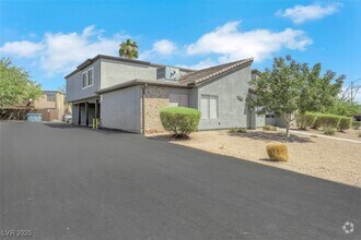 Building Photo - 1520 Hialeah Dr