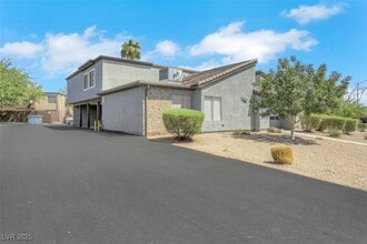 Building Photo - 1520 Hialeah Dr