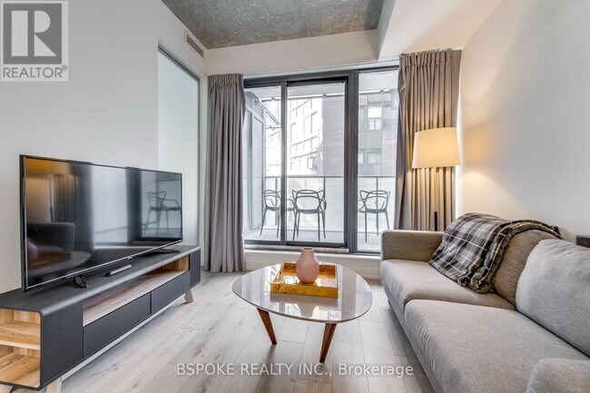 Photo du bâtiment - 161-161 Roehampton Ave