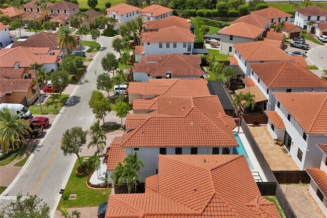 Foto del edificio - 1007 NW 99th Ct