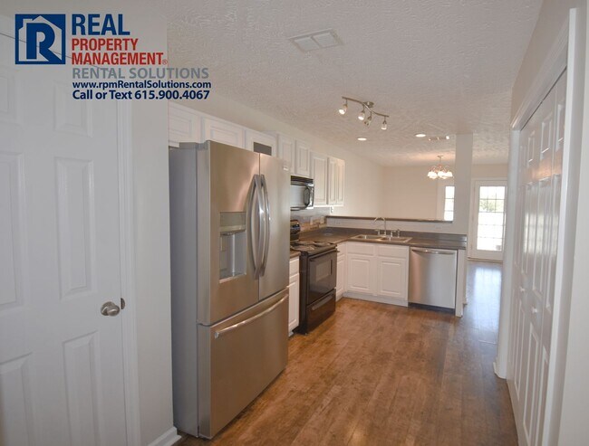 Foto del edificio - Amazing 3 BR townhome in Murfreesboro w/ga...