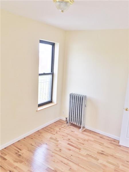 Foto del edificio - 2372 Hughes Ave