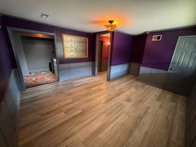 Foto del edificio - Character-Filled 2 Bedroom Home with Artistic Style